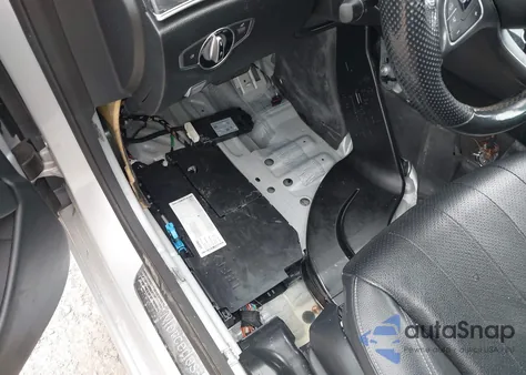 2017 Mercedes-Benz E 300 4Matic z USA, uszkodzony, nr VIN WDDZF4KB7HA206276